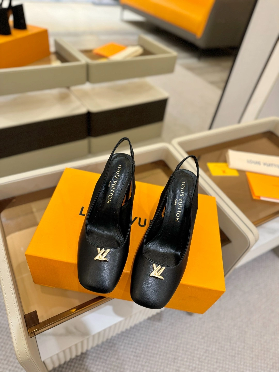 COCO-- 8V 1AGUG5 Calfskin goatski Heel height：8.5CM item:E-X158D4128